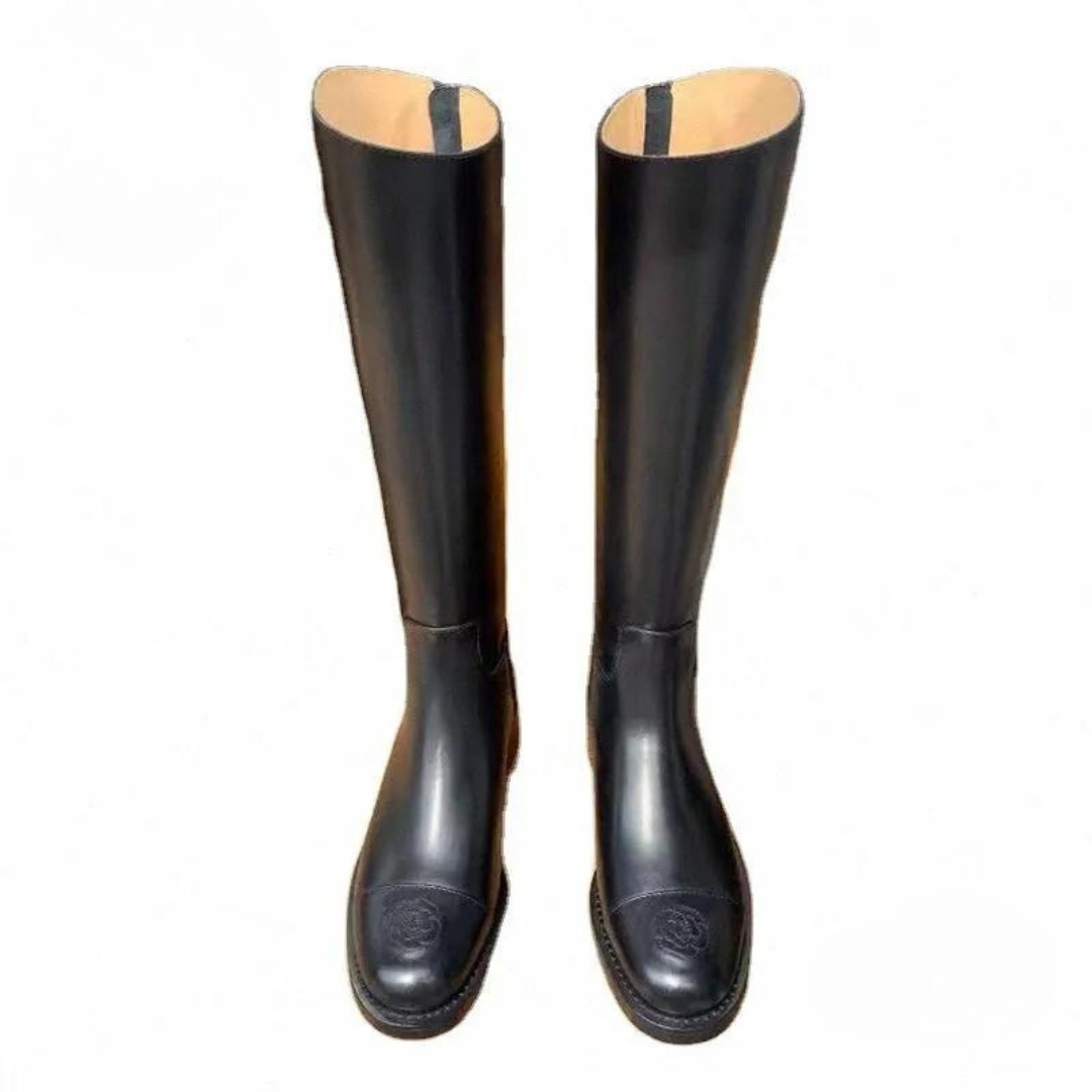 Oberschenkelhohe Stiefel aus PU-Leder mit dicker Sohle