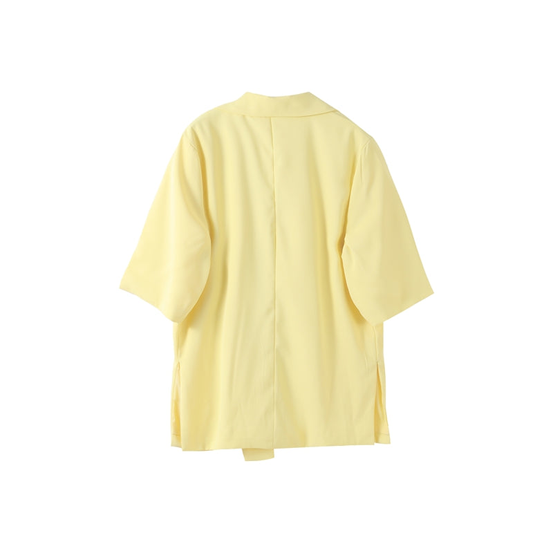 Lässiges Sommer-Set: Kurzarm-Blazer und Shorts
