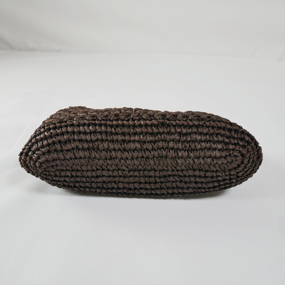 Elegante gewebte Stroh-Handtasche mit Kettendetail