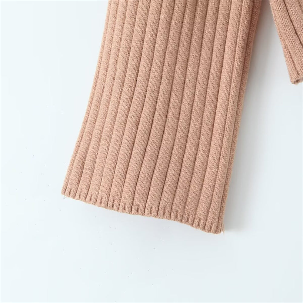 Zweiteiliges Set mit Pullover mit Stehkragen und Rock mit seitlichem Schlitz