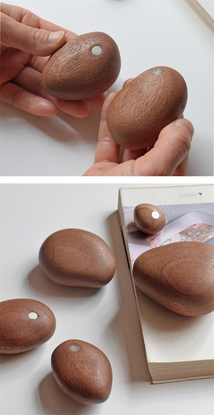 Nordisches Holz-Puzzle in Steinform