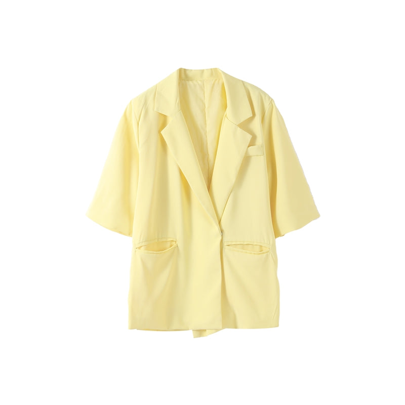 Lässiges Sommer-Set: Kurzarm-Blazer und Shorts