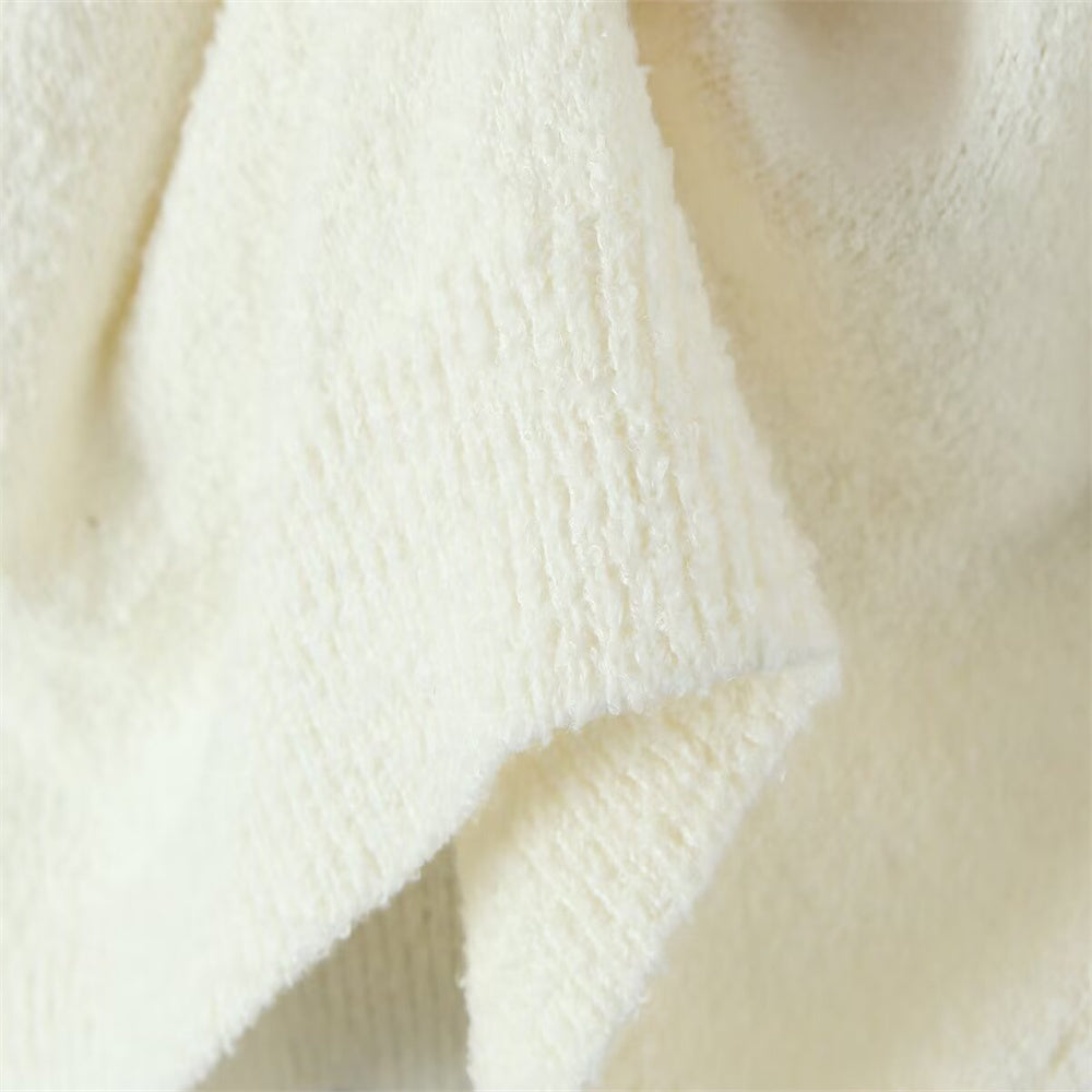 Zweiteiliges Set mit Strickpullover und Rock