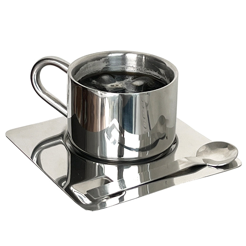 Minimalistisches Kaffeetassen-Set aus Edelstahl