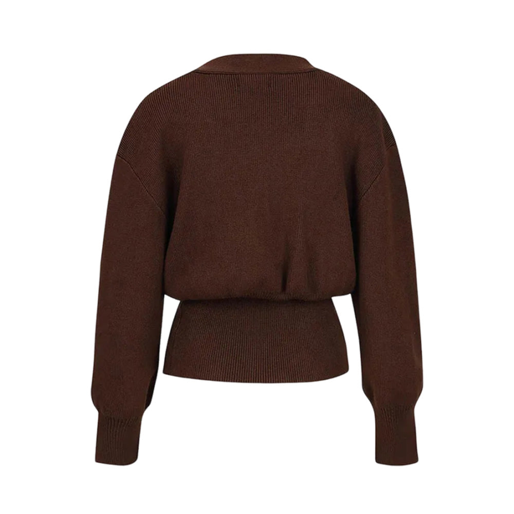 Strickjacke mit ungewöhnlichen Knöpfen