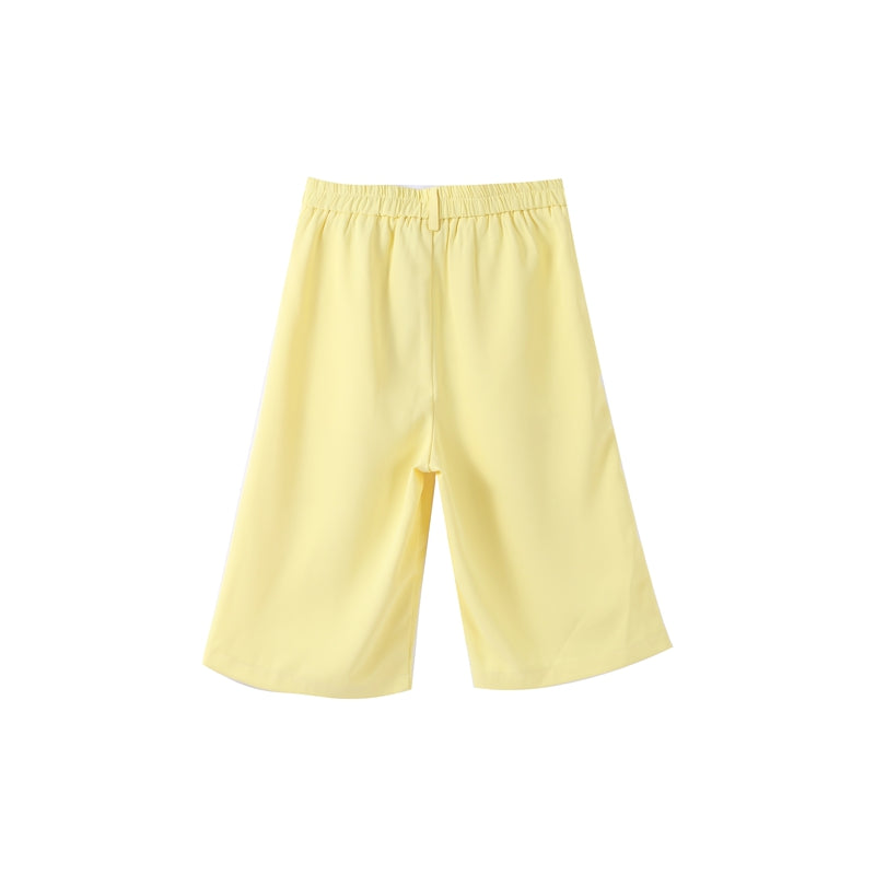 Lässiges Sommer-Set: Kurzarm-Blazer und Shorts