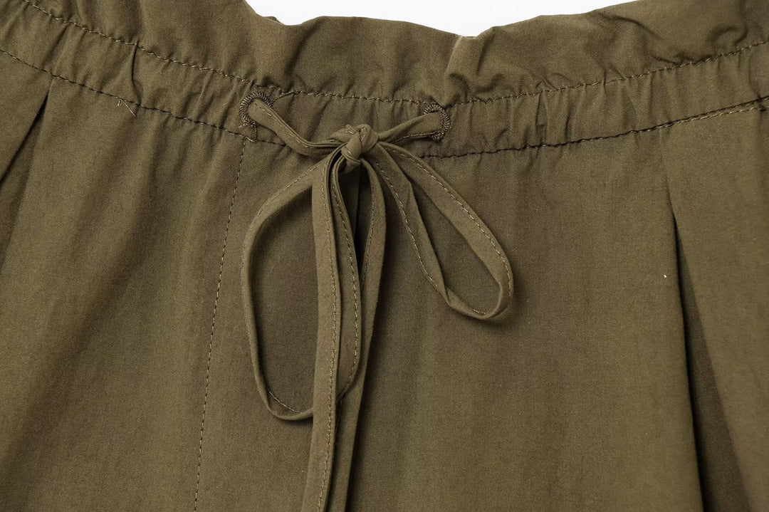 Zweiteiliges Set mit kurzer Motorradjacke und Shorts mit Schnürung