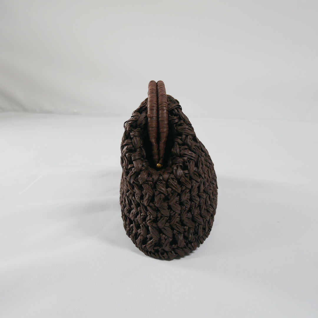 Elegante gewebte Stroh-Handtasche mit Kettendetail