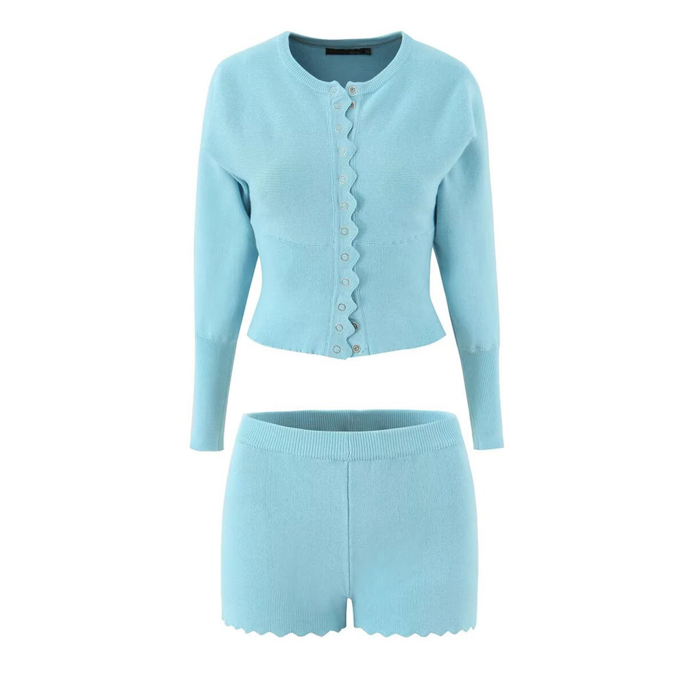Zweiteiliges Set mit gestrickter Strickjacke und Shorts
