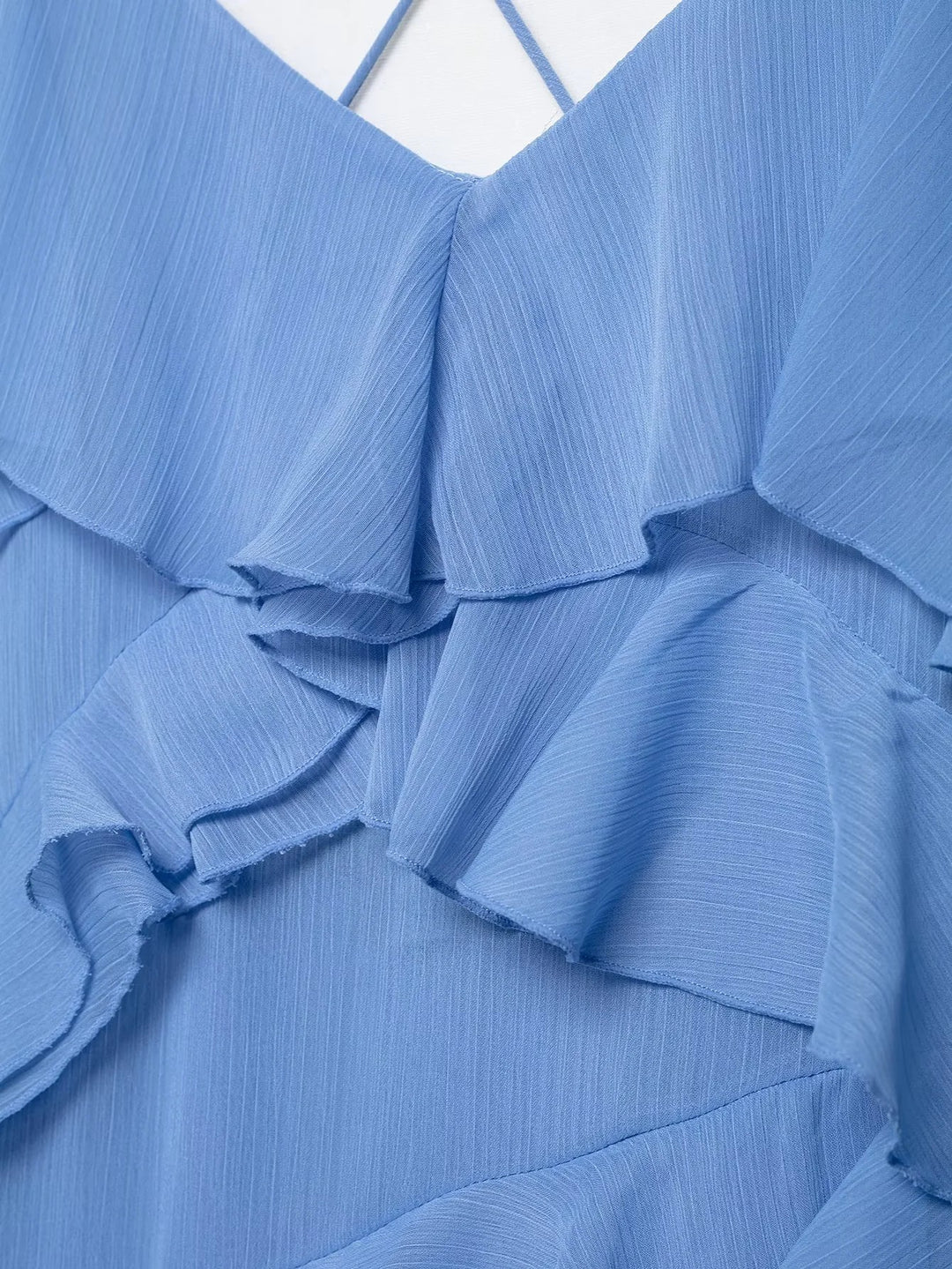 Trägerloses Sommerkleid mit Schicht-Design