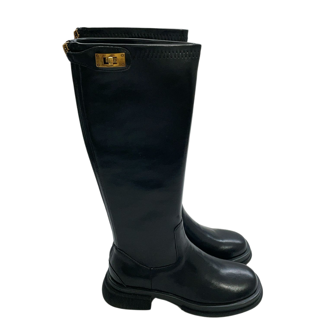 Kniehohe Stiefel mit klobiger Sohle und goldenen Akzenten