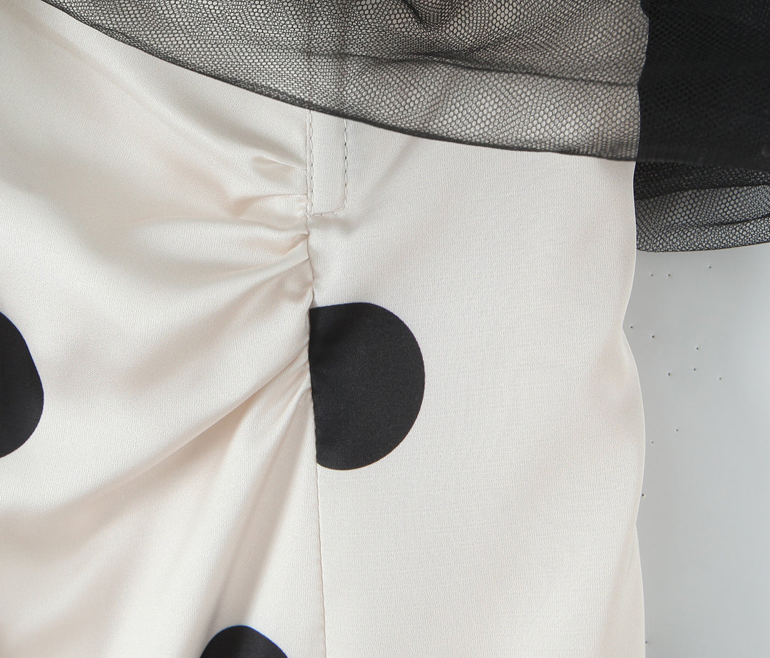 Elegantes, gepunktetes Mini-Kleid aus Mesh mit One-Shoulder-Design