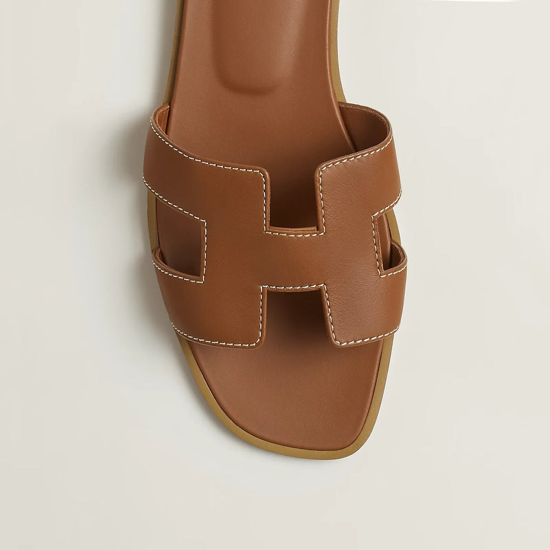 Sandalen mit "H"-Design