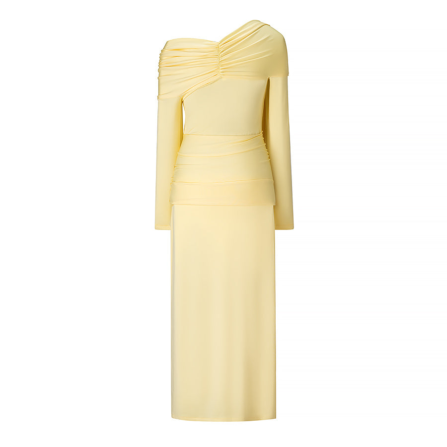 Elegantes, schulterfreies, schmales Kleid mit Hüftpaket und Falten