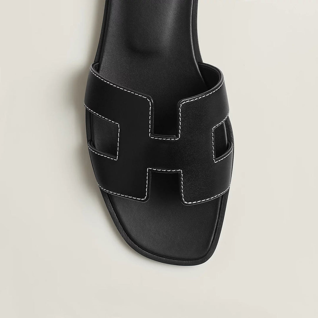 Sandalen mit "H"-Design