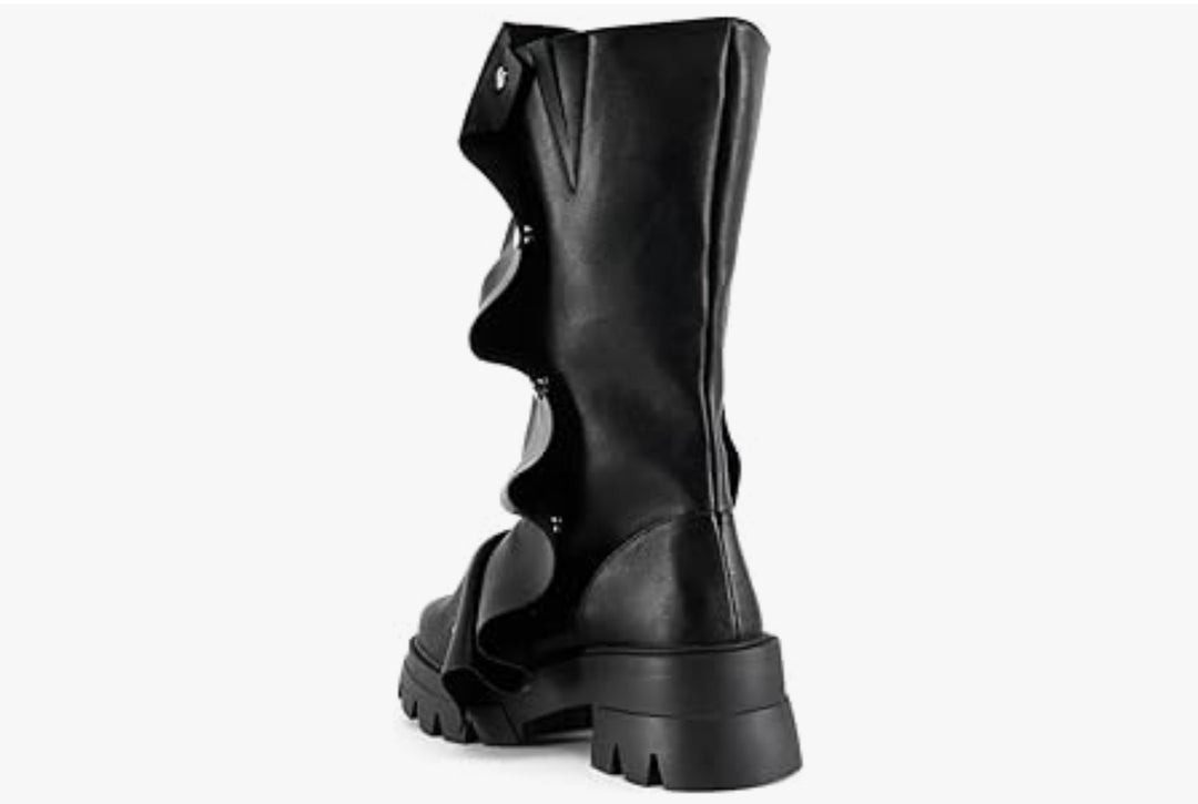 Wadenhohe Stiefel mit Schnalle und hoher Sohle