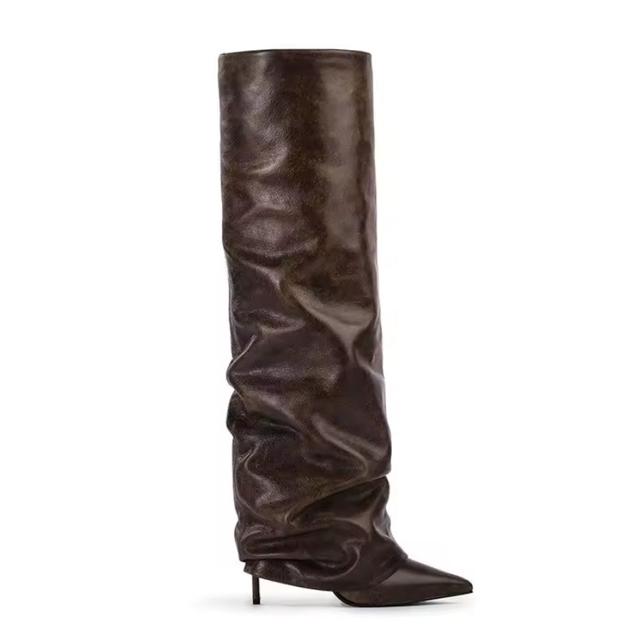 Kniehohe Stiefel mit hohem Absatz und spitzer Zehenpartie